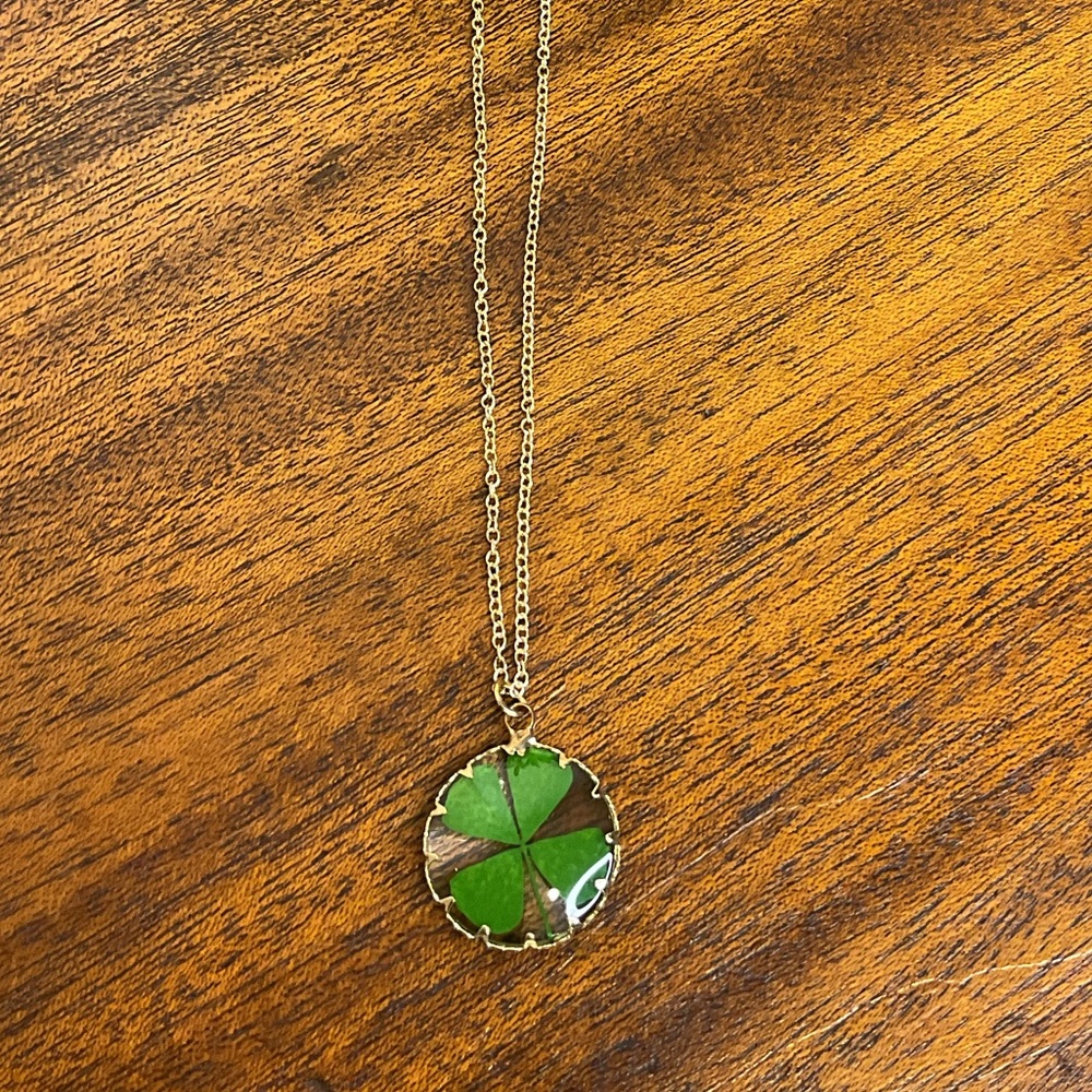 Four Leaf Clover 🍀 Pendant Necklace with Gold Toned Chain - Picture 3 of 6